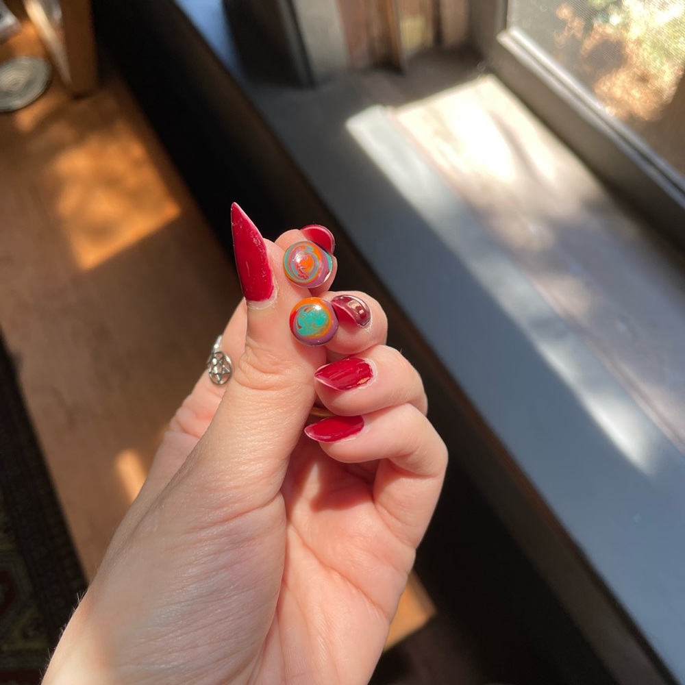 Cute vintage paint swirl stud earrings